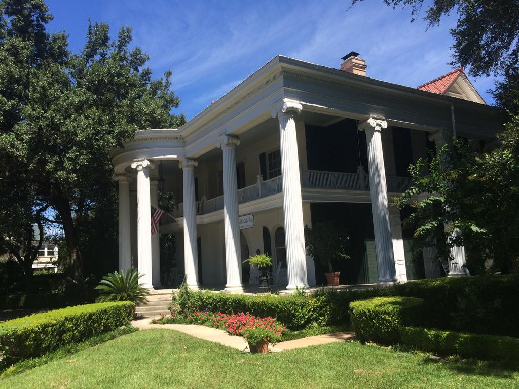 Belle Oaks Inn Gonzales Экстерьер фото